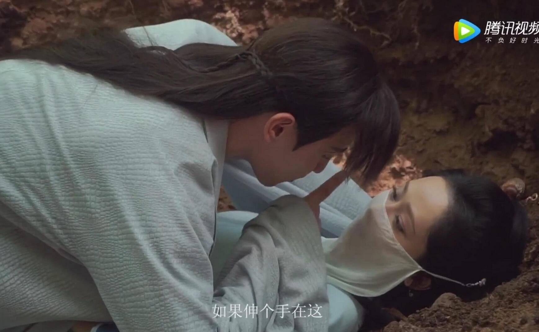 醉酒男尾随母女三人上楼砸门,当事人被吓到尖叫狂奔,派出所回应